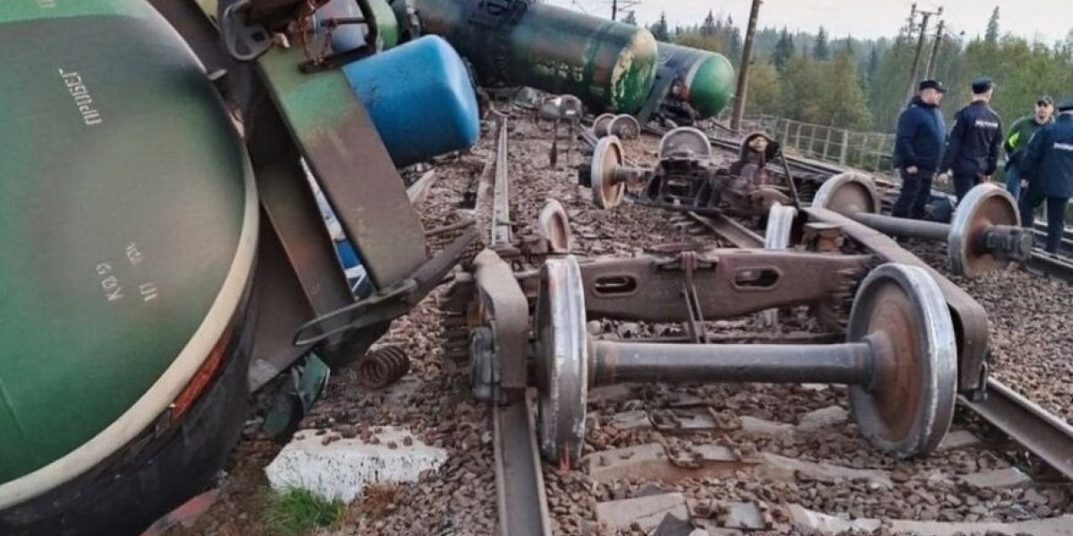 Атака врагов усилилась. Несколько сходов поездов, взрыв на жд путях и пожар на НПЗ: ЦГ