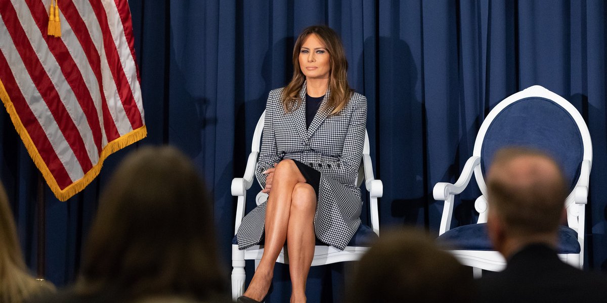 Мелания Трамп и королева Камилла оделись на прием в цвета украинского флага