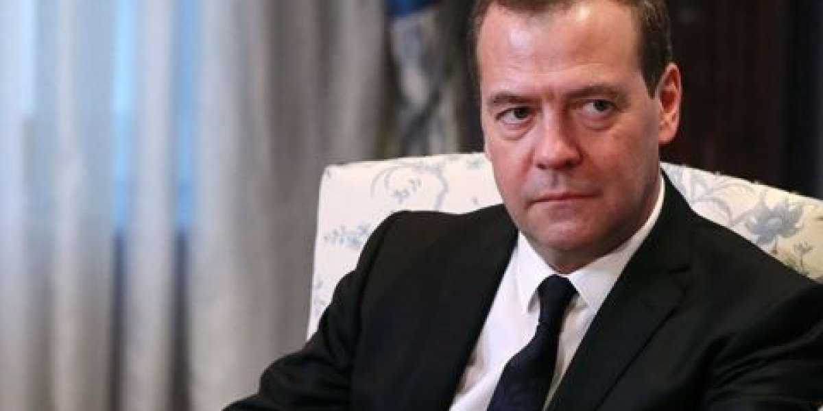 «Новости альтернативной реальности»: Медведев обрушился сарказмом на Трампа из-за заявлений о «слабой России»