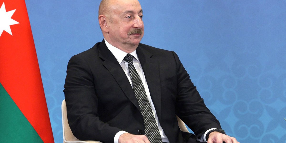 Дипломатический жест: что означало рукопожатие Путина и Алиева