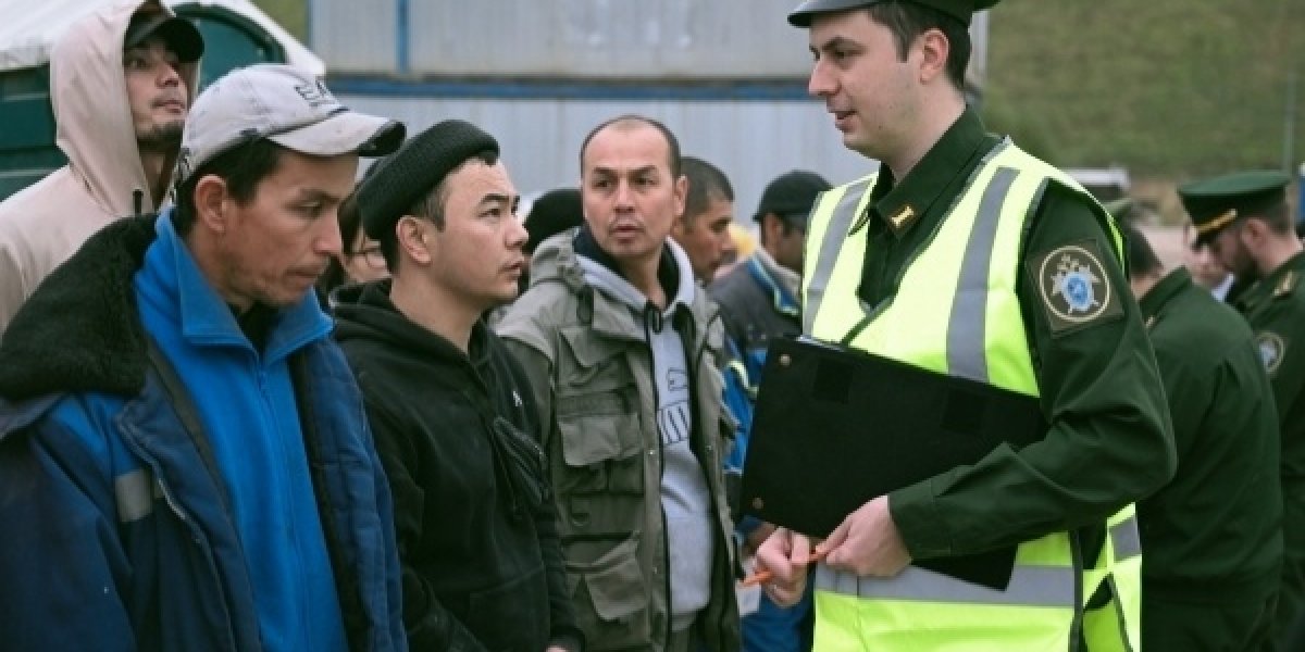 Приезжие протаранили машины местных прямо во дворе, но у них все вокруг виноваты, только не они