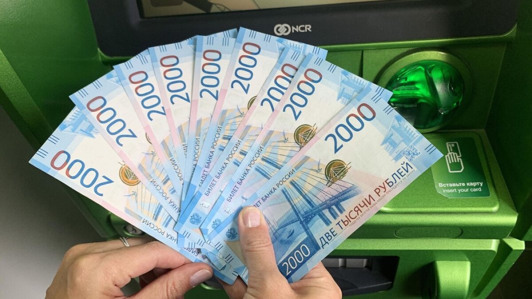 Кому повысят зарплаты в октябре 2025 года и на сколько. За инфляцией не успевают