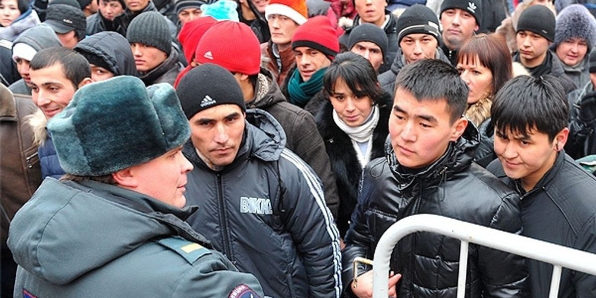 Один приезжий Ромео увёз школьницу в другой город, а двое других не смогли смириться,что их отвергли