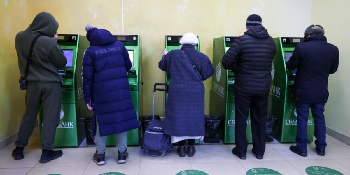 «"Отнять и поделить". Банкиры зарабатывают за счет россиян»: депутат призвал к действиям
