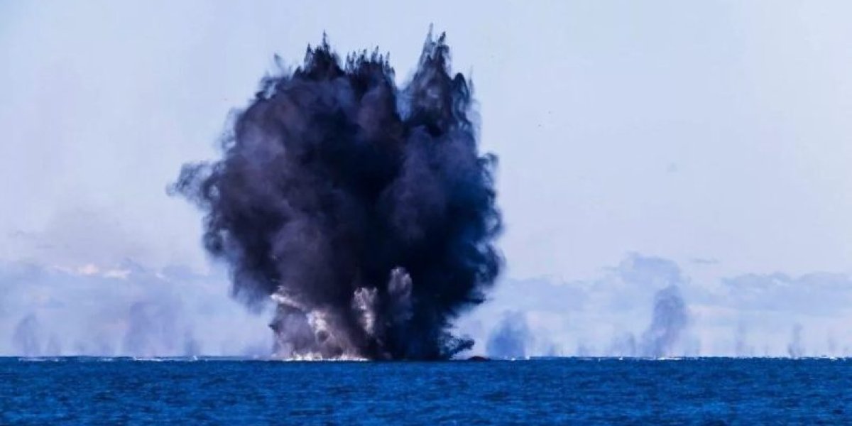 Истребители F-18 при поддержке Литвы провели авиаудары по целям на Балтике