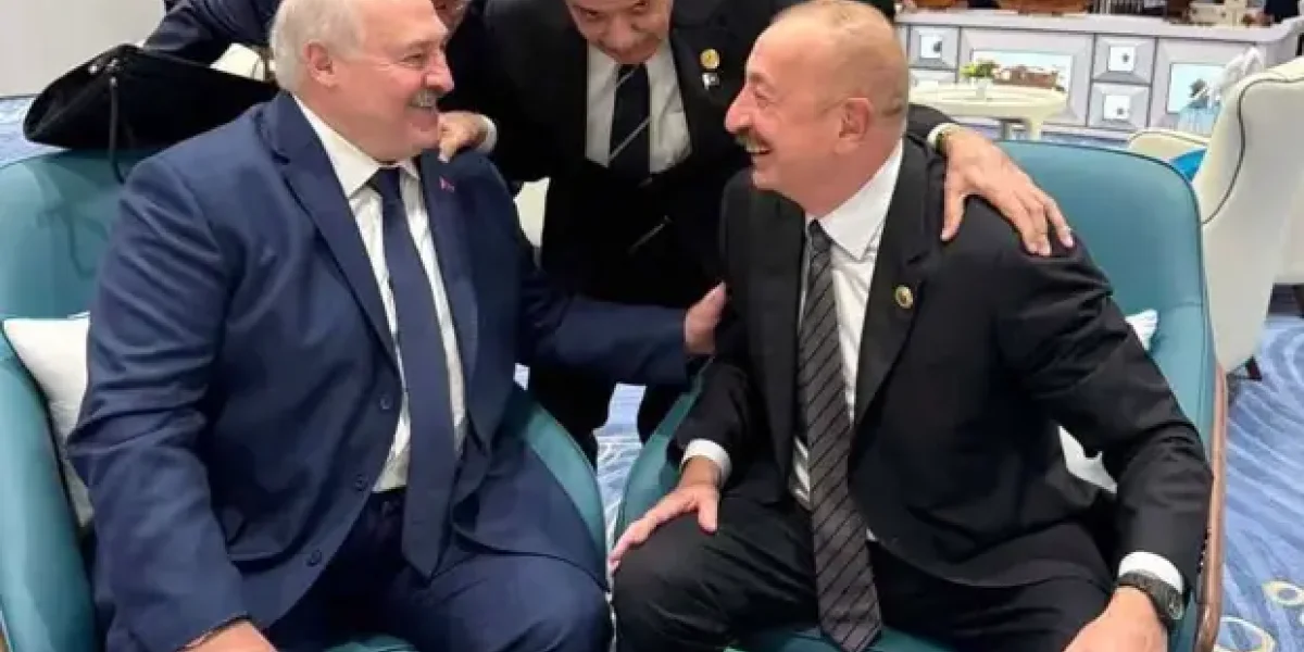 Алиев стоял недовольный с краю, Рахмон опять рядом с Путиным. А знаете, кто войдет в "тройку главных" на Параде 3 сентября?