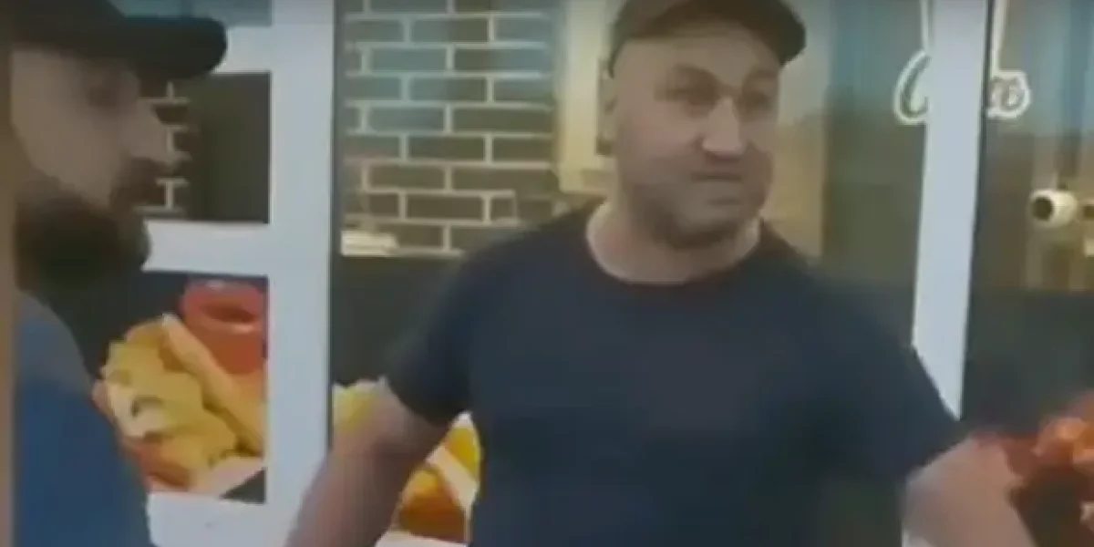Жители ЖК в Люберцах не выдержали и разметали по асфальту палатки с тухлыми помидорами
