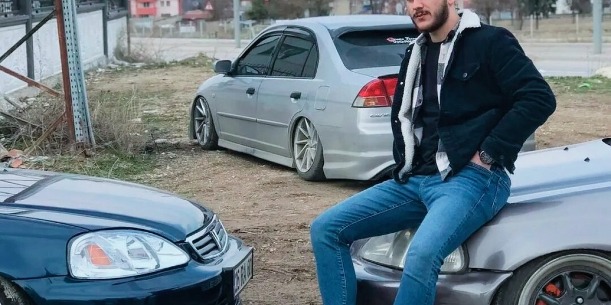 Приезжий дерзко нашу девушку преследовал, но увидев что с ней русские парни, побоялся даже из машины выйти и пообещал не беспокоить