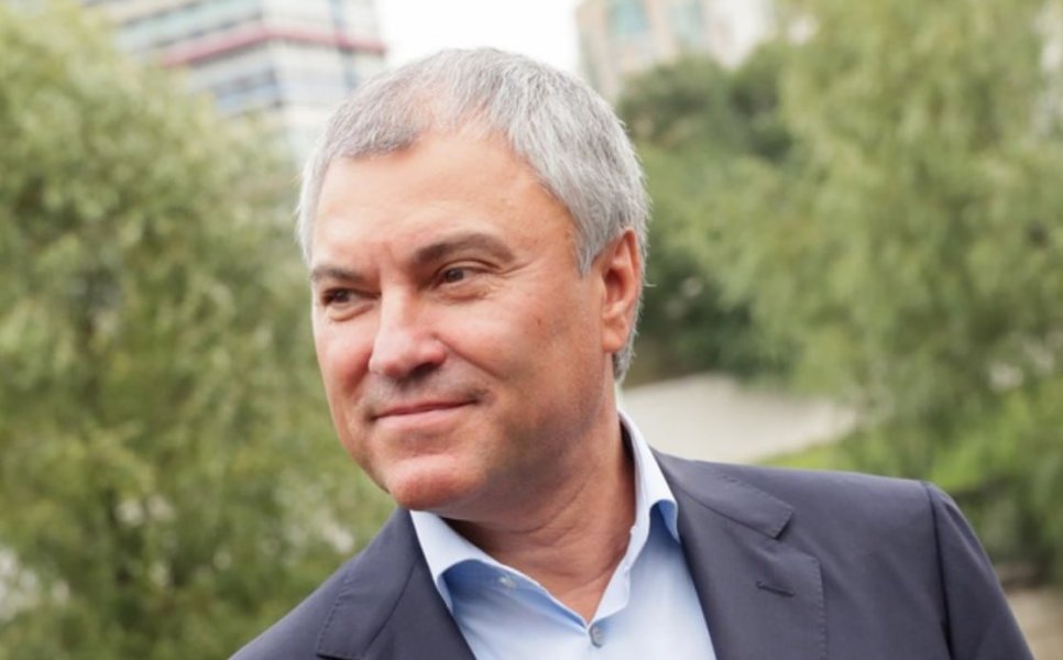 Володин зря заявил, что у чиновников есть совесть? Блогер сказал про кнопку под столом у спикера. Народ закипел в соцсетях