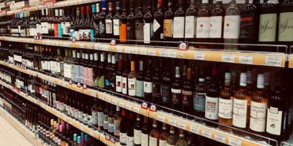Следователи и полиция Находки разбираются с продажей алкоголя и вейпов детям в придомовом магазине