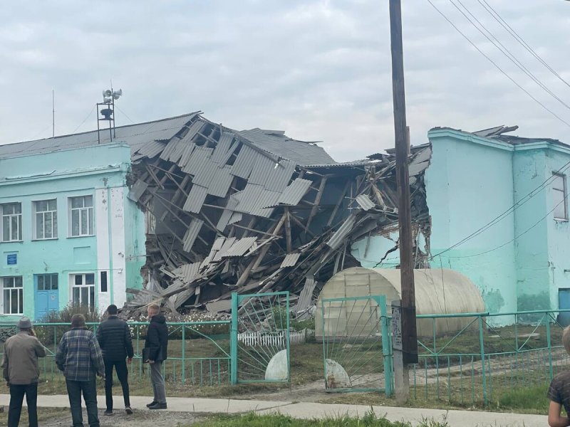 Никто не виноват — просто она стоять устала: рухнувшей в Татарске школе обещали замену ещё семь лет назад