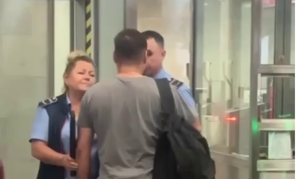 «Ты кто такой? А ну пойдем выйдем один на один!»: Фарид ущемился из-за просьбы открыть рюкзак в московском метро и пошел на контролеров.