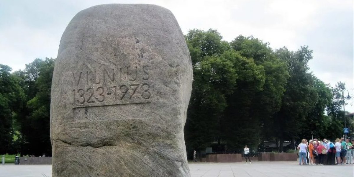 В Вильнюсе снимут памятные доски с надписями на русском