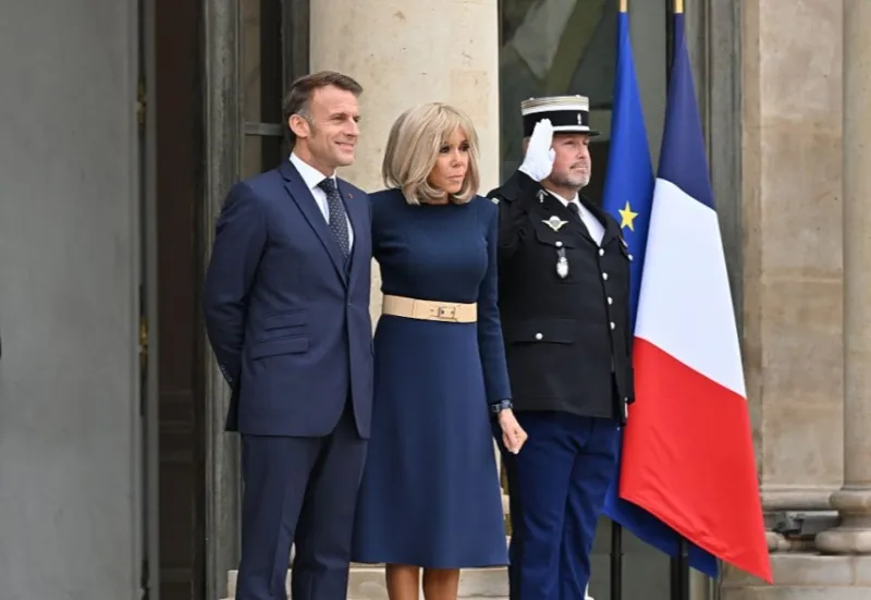 В мужественности жены Макрона уверены даже французские налоговики