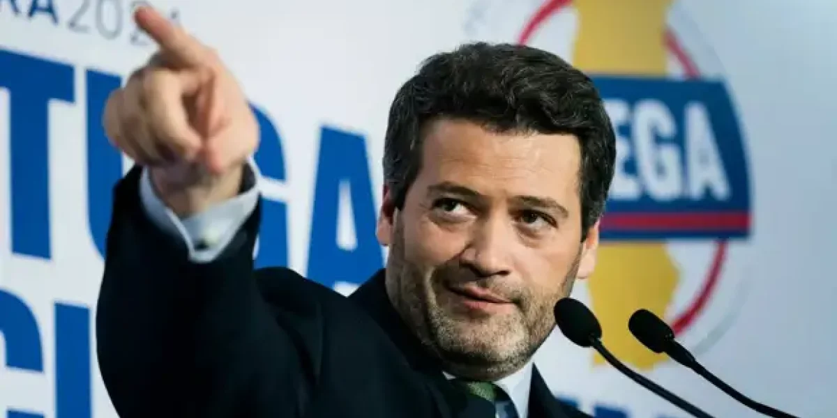 "Дети мои, аэропорт неподалеку!" Яркий ответ португальского политика всем недовольным на запрет никабов "Дети мои, аэропорт неподалеку!" Яркий ответ португальского политика всем недовольным на запрет никабов