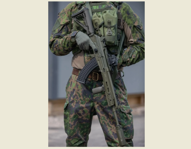 Официально: "Калашников" признан устаревшим. Армия переходит на новое оружие: скорость пули выше, отдача меньше, на 5 кг легче