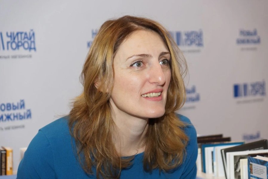 100 тысяч долларов для русофобки Наринэ Абгарян за призывы к «люстрации прокремлевских элит» 100 тысяч долларов для русофобки Наринэ Абгарян за призывы к «люстрации прокремлевских элит»