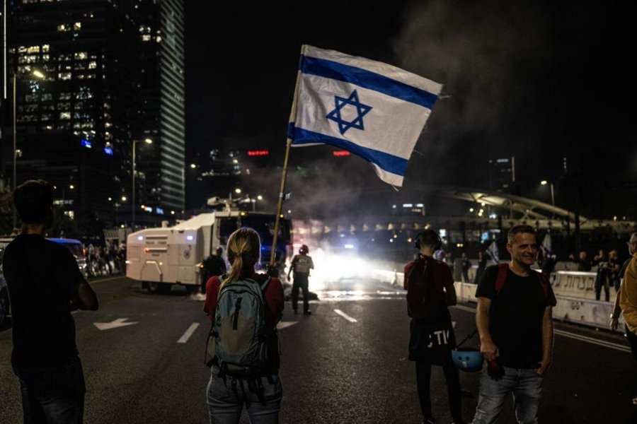 Юные последователи дела Гитлера протестовали против «репрессий в России»: тени убитых палестинцев их не страшат Юные последователи дела Гитлера протестовали против «репрессий в России»: тени убитых палестинцев их не страшат