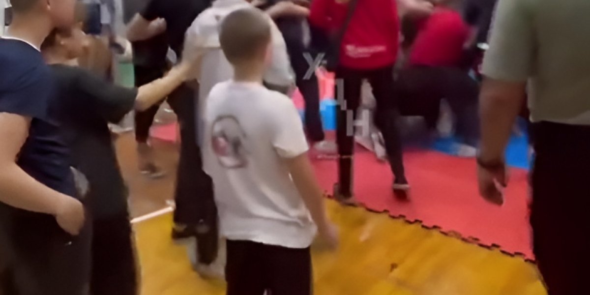 Перекаченные бородачи устроили бои без правил в спортзале: силовики с трудом разняли борзых приезжих Перекаченные бородачи устроили бои без правил в спортзале: силовики с трудом разняли борзых приезжих