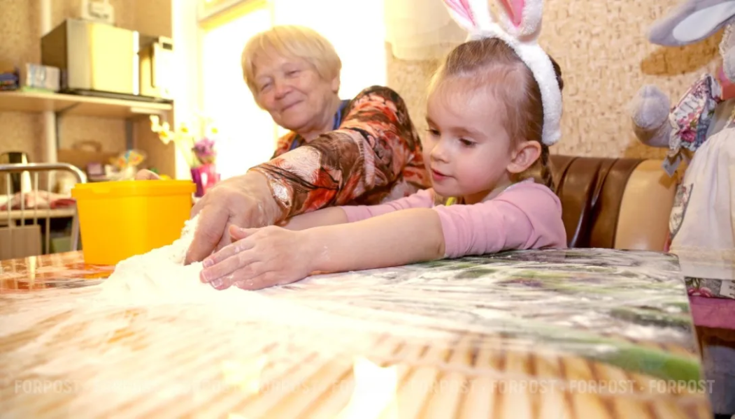 Дети — бонус, пенсия — минус: зачем России понадобились бабушки