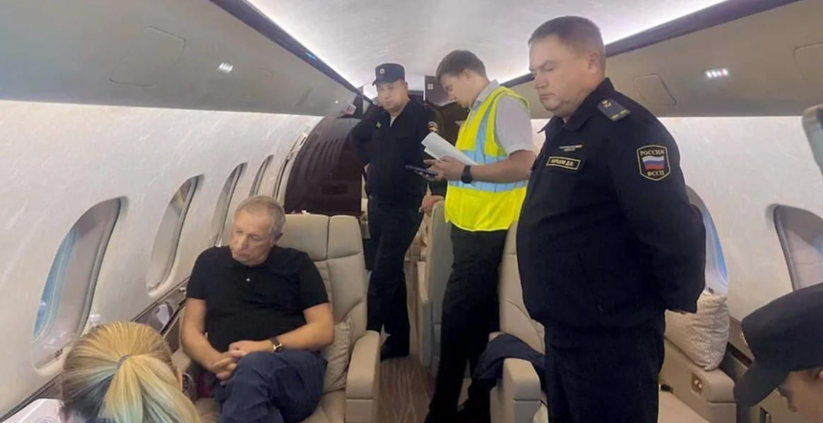 Деньги на СВО будут, Путин продолжает: Сначала олигарха вернули в самолёте назад. А теперь заберут активы его семьи Деньги на СВО будут, Путин продолжает: Сначала олигарха вернули в самолёте назад. А теперь заберут активы его семьи