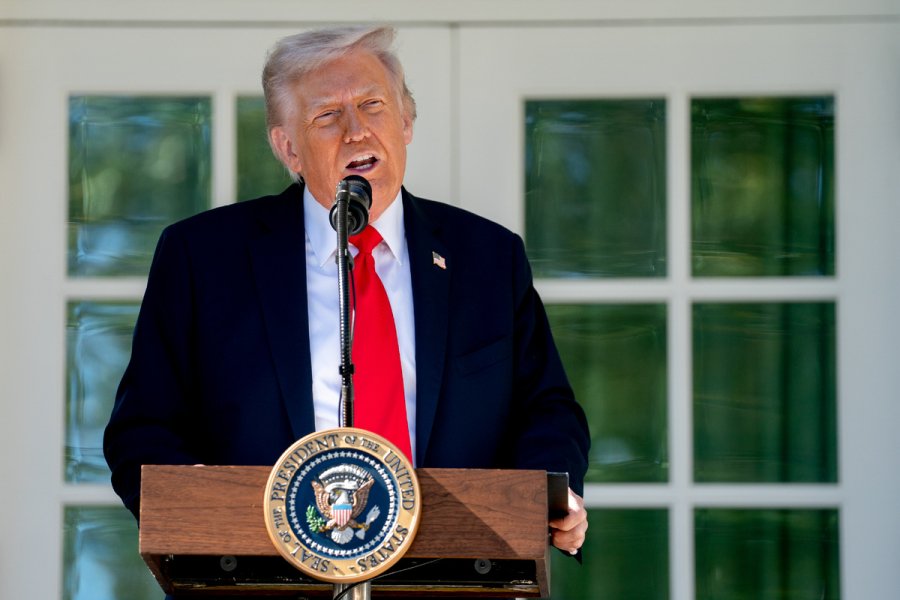 Трамп оставил без зарплаты почти 1,5 млн человек. А ещё учит нас, как нам жить!