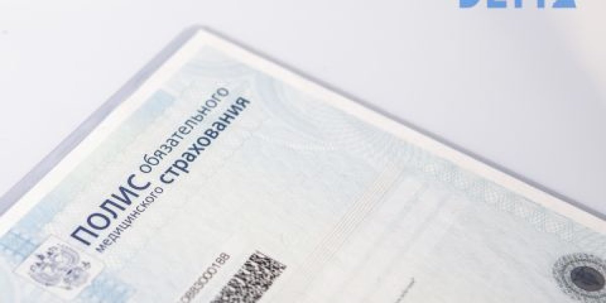 Пять лет труда ради полиса: депутаты одобрили новые правила ОМС для мигрантов