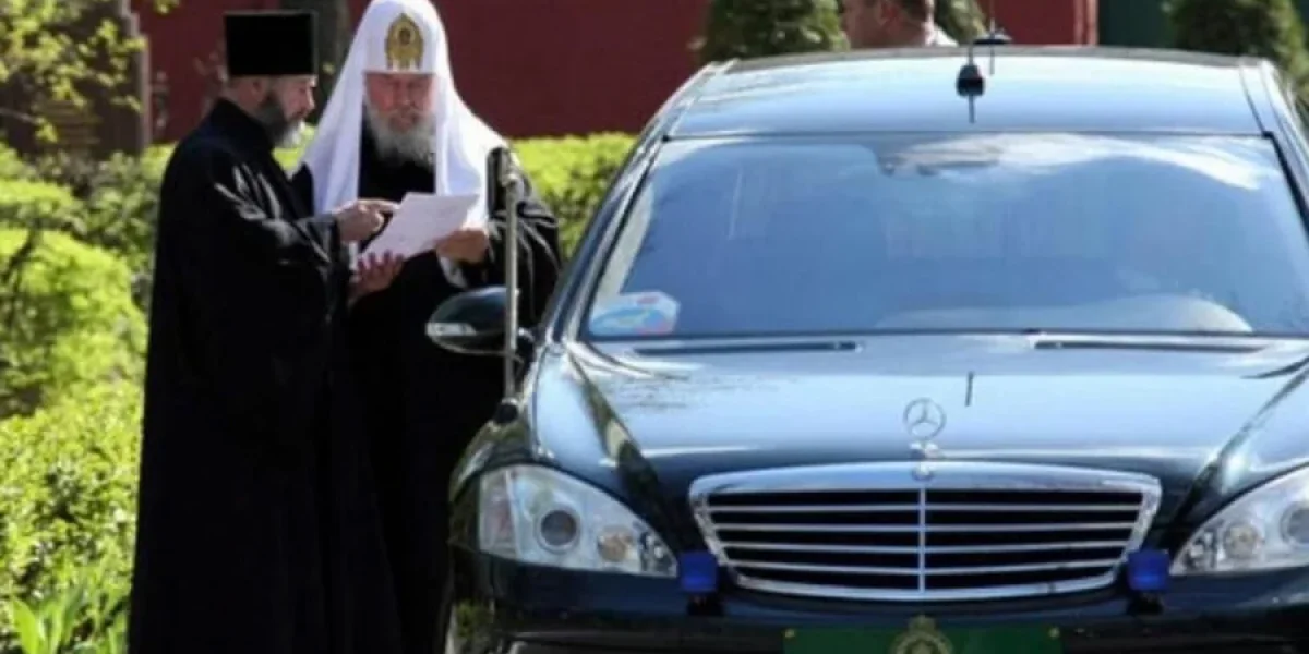 Автопарк патриарха Кирилла: названы четыре наиболее впечатляющих автомобиля Его Святейшества