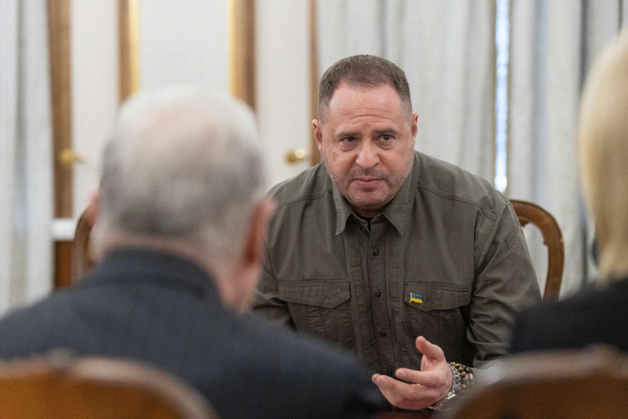 Первый кандидат на "снос". Запад взялся за начальника Зеленского. Засветился на плёнках Первый кандидат на "снос". Запад взялся за начальника Зеленского. Засветился на плёнках