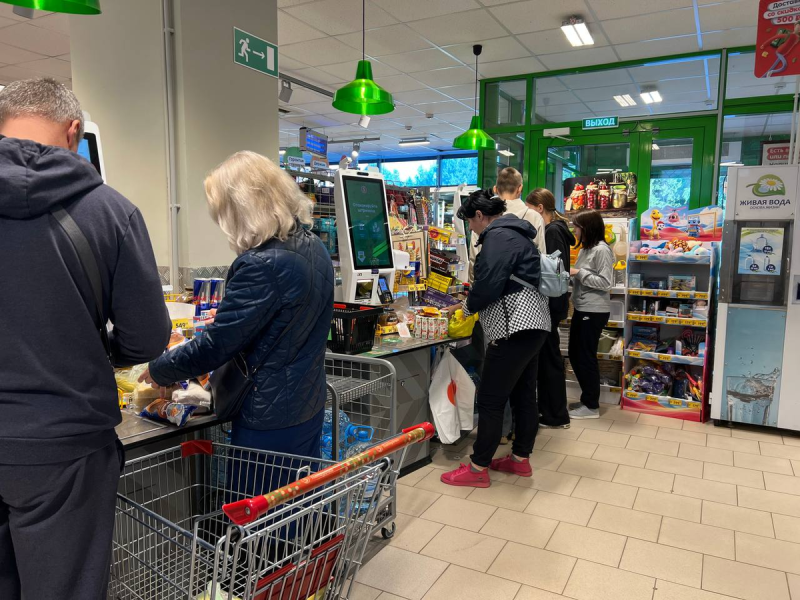 «В месяц с одного покупателя получается около 10 тыс. рублей»: продавщица из «Пятерочки» рассказала, как в супермаркетах обманывают людей. «В месяц с одного покупателя получается около 10 тыс. рублей»: продавщица из «Пятерочки» рассказала, как в супермаркетах обманывают людей.