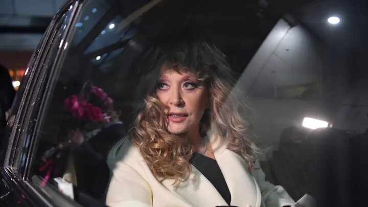 За всё заплатил олигарх из России? После громкого интервью Пугачёва купила виллу. Продюсер открыл тайну семьи За всё заплатил олигарх из России? После громкого интервью Пугачёва купила виллу. Продюсер открыл тайну семьи