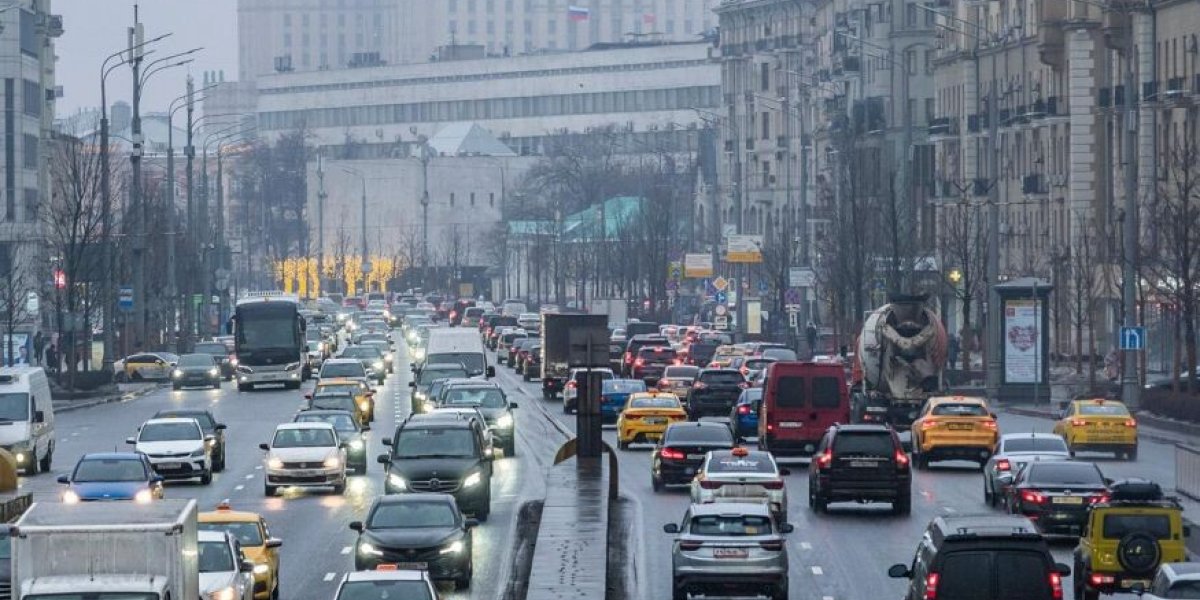 «Хватит обдирать обычных россиян. Пусть деньги олигархи дают»: в Госдуме выступили против транспортного побора «Хватит обдирать обычных россиян. Пусть деньги олигархи дают»: в Госдуме выступили против транспортного побора