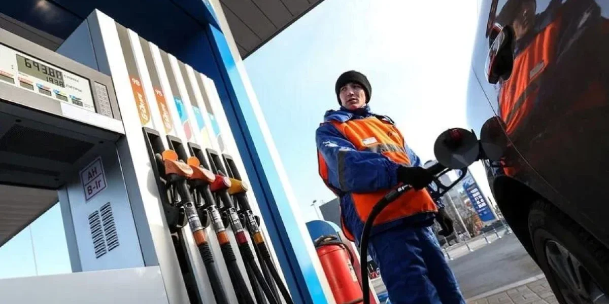 Бензин немного подешевел, дизель вновь подрос: свежие данные Росстата