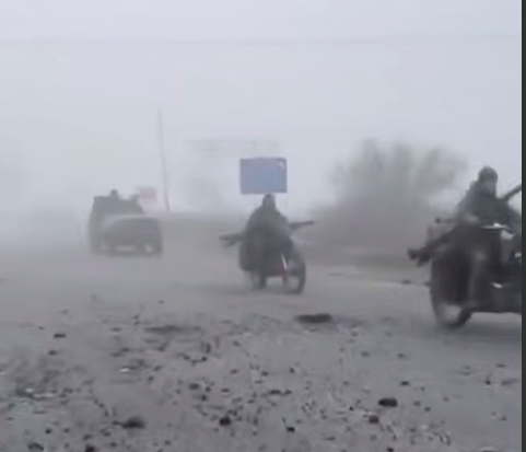 Где танки? Русская армия заходила в Покровск пешком и на разбитых авто. Новая стратегия войны