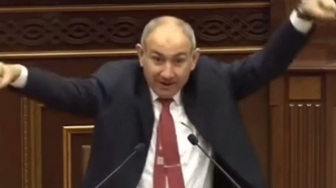 Самоубийство Армении: ставленник Запада рушит страну, которая может существовать только за спиной России Самоубийство Армении: ставленник Запада рушит страну, которая может существовать только за спиной России