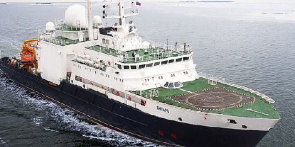 В британской разведке призвали стрелять по российскому кораблю «Янтарь» В британской разведке призвали стрелять по российскому кораблю «Янтарь»