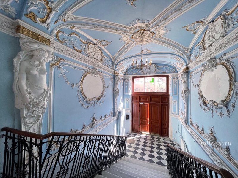 Квратира в Лонодоне в 1,5 раза дешевле, чем в Петербурге: почему россияне живут так роскошно