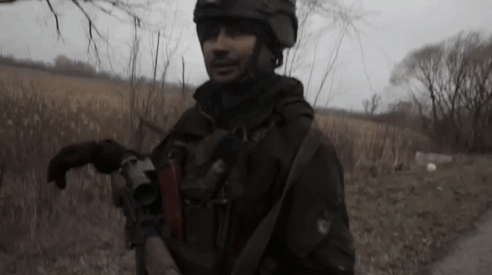 "Русские посылают наших умирать на СВО. Назад дороги нет": "Жуткие откровения" бывшего гастарбайтера из украинского плена