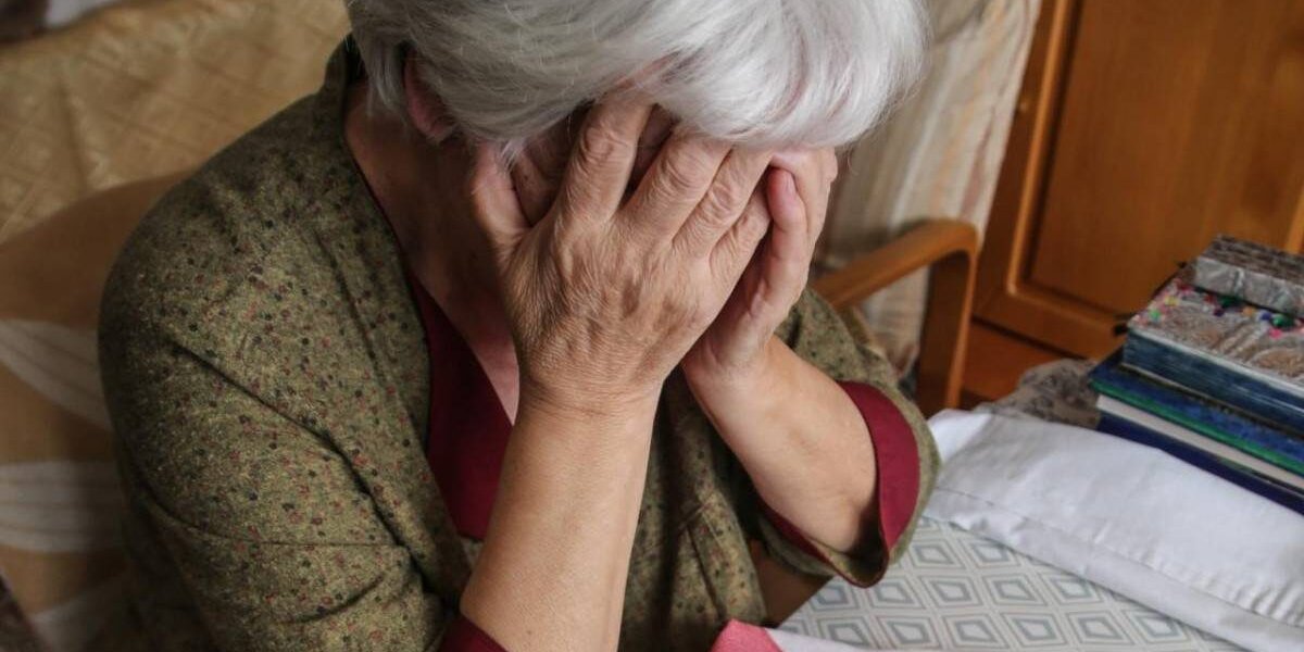 «Забрать квартиру!»: суд в Благовещенске лишил пенсионерку жилья после «развода» мошенников