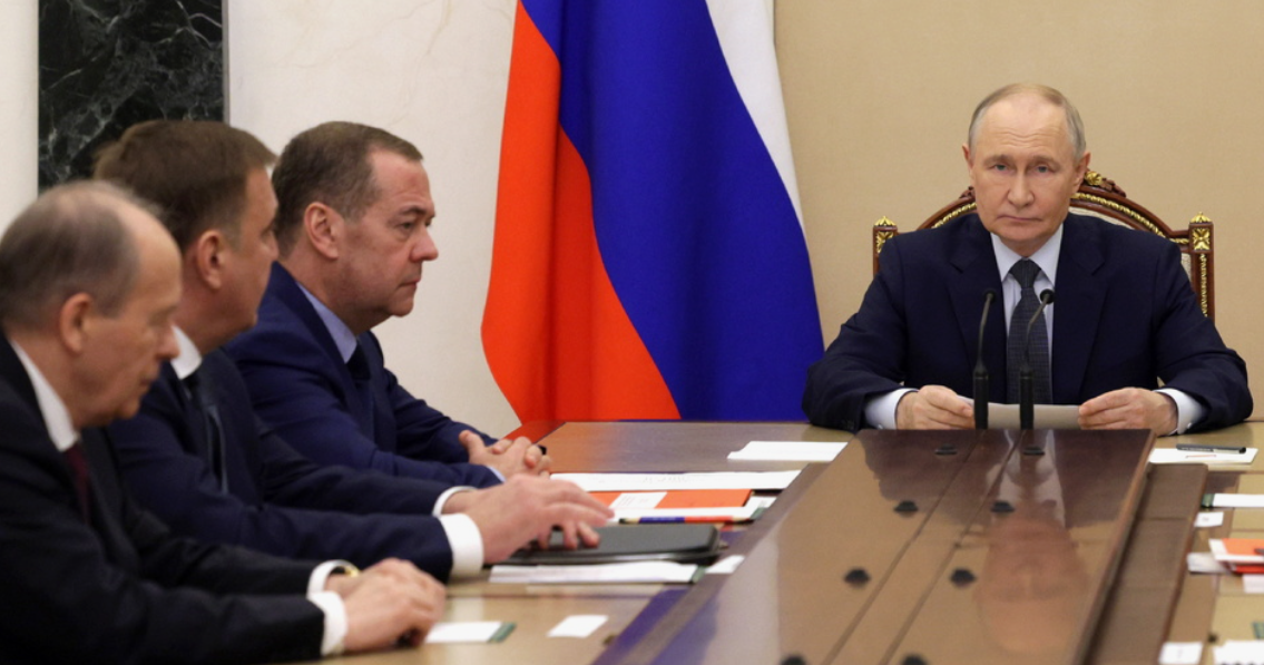 Путин поддержал полный запрет вейпов: почему это решение логично Путин поддержал полный запрет вейпов: почему это решение логично