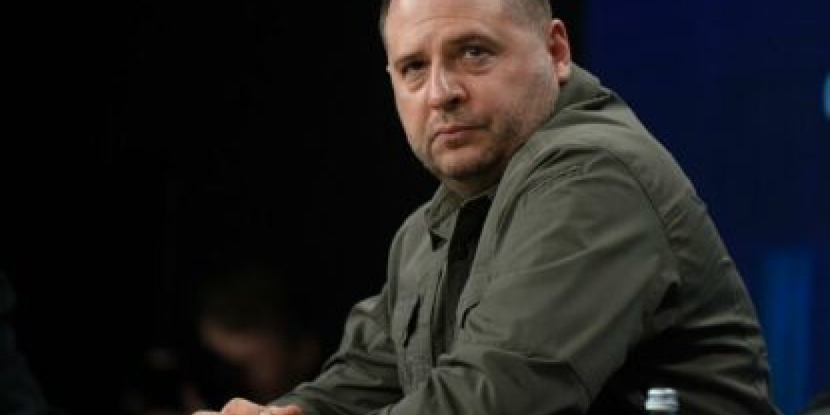 Зеленскому «отрезали правую руку»: чем грозит Киеву уход Ермака