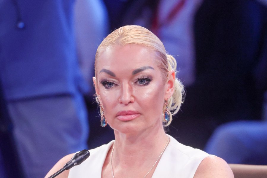 20-летняя пенсия за серию. Даже бойцам СВО такие выплаты не снились. Поплавская не промолчала: "Опозорившимся лицедеям платят миллионы!"