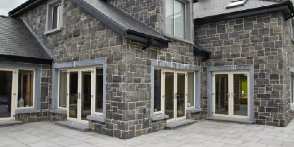 Как формируется цена на облицовку фасада дома?