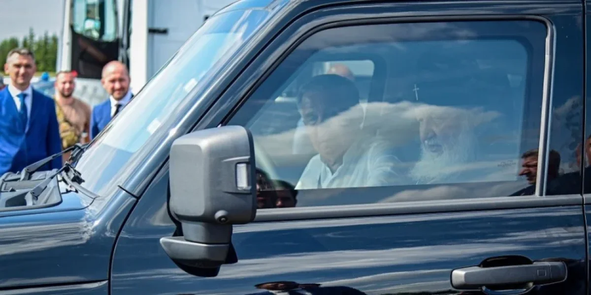 Автопарк патриарха Кирилла: названы четыре наиболее впечатляющих автомобиля Его Святейшества