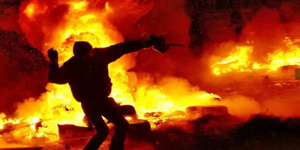 "Затмит бегство Януковича": в Киеве призвали готовиться к настоящей катастрофе "Затмит бегство Януковича": в Киеве призвали готовиться к настоящей катастрофе