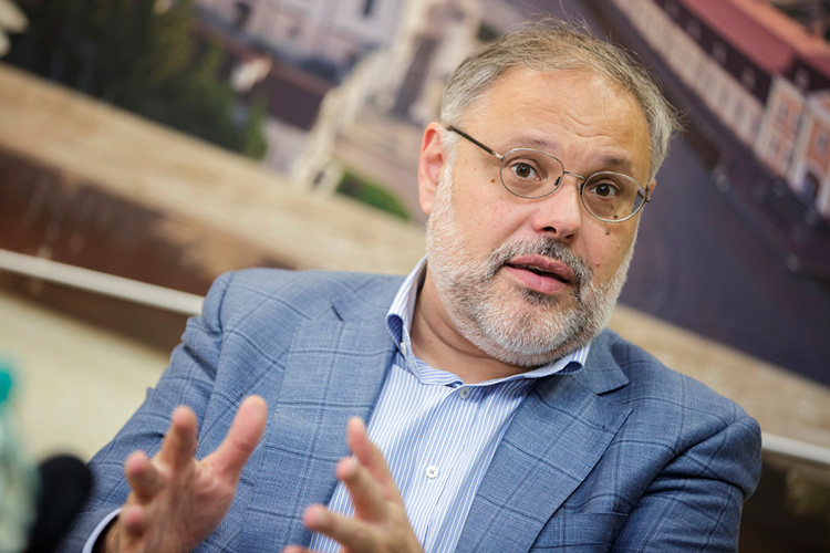 Хазин предсказал крах политической системы. Что придет на смену нынешней модели управления