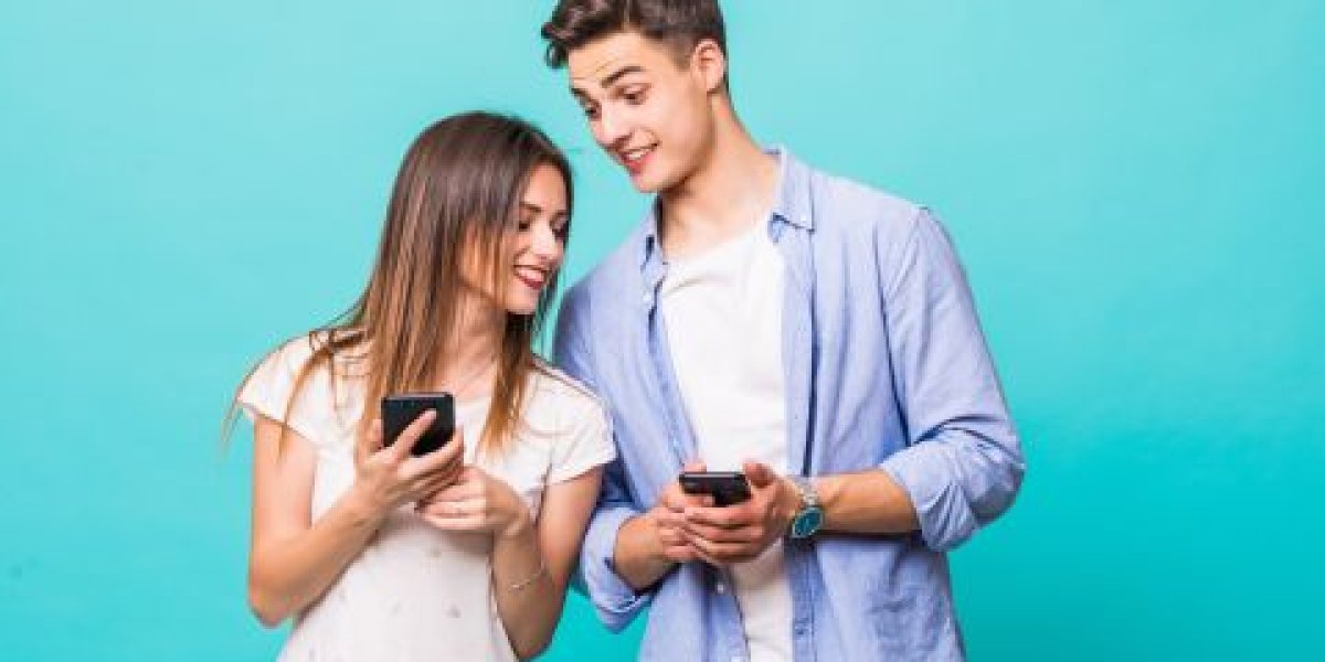 Даванков требует штрафовать за рассылки интимных фото без согласия