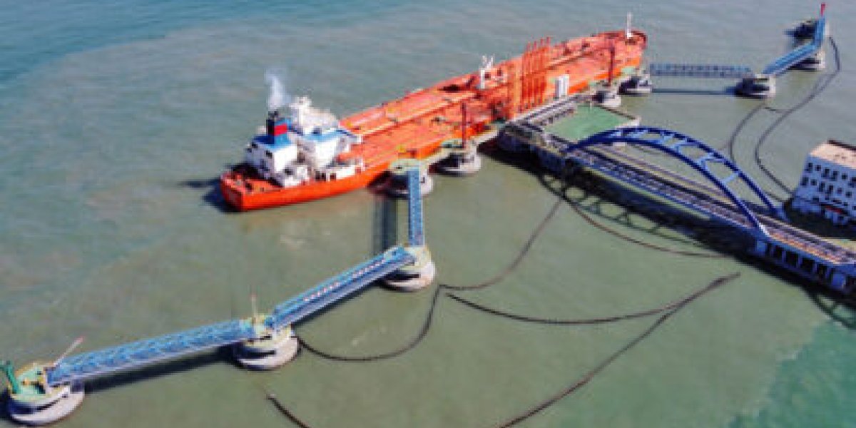 Танкеры с российской нефтью не могут разгрузиться Танкеры с российской нефтью не могут разгрузиться