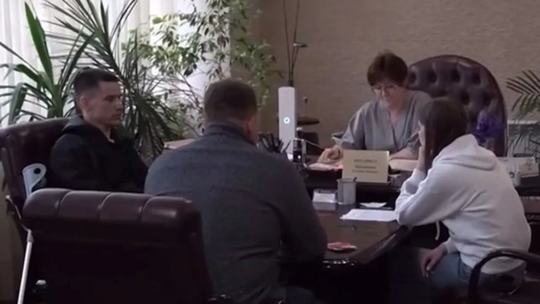 "Любовник водит мою машину": Красотка разорила героя СВО, ставшего инвалидом. Дома ждал ещё один удар