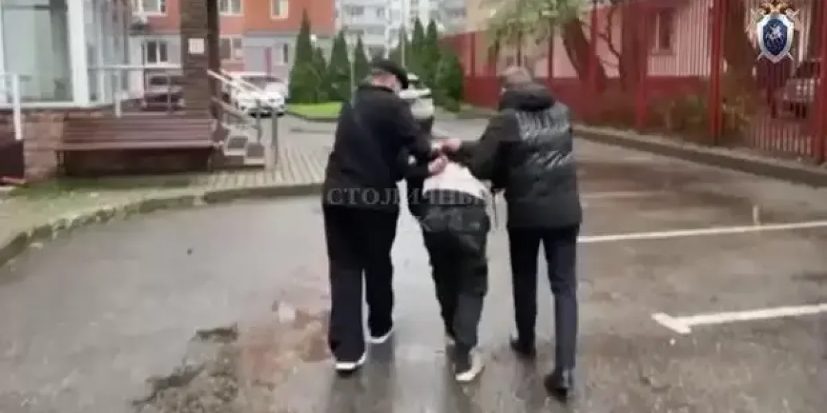 16-летний азербайджанец два раза сзади ударил ножом охранника ТЦ, затем порезал полицейского